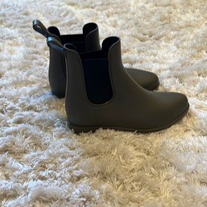 Green rubber ankle boots